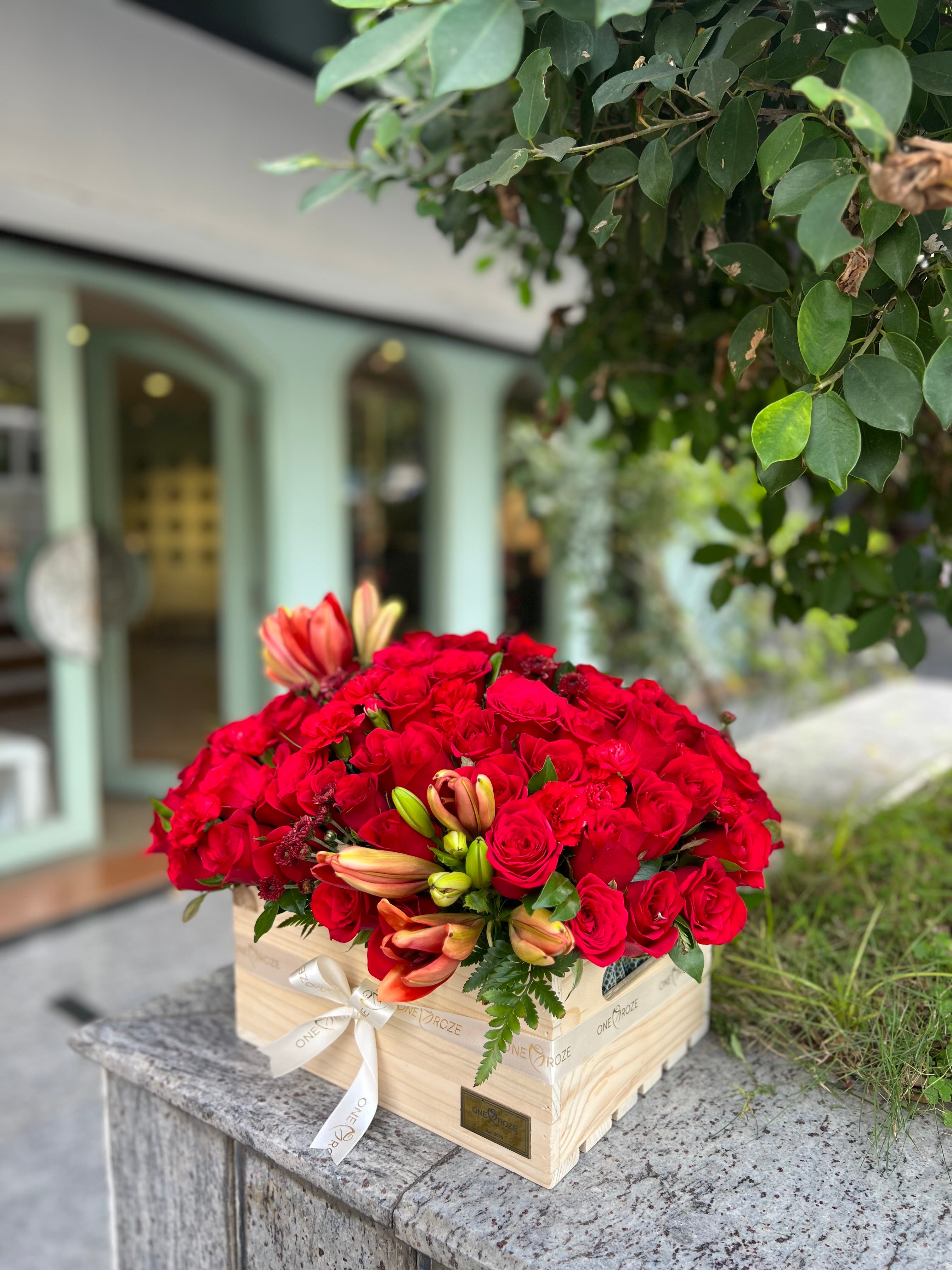 Red Roses Crate